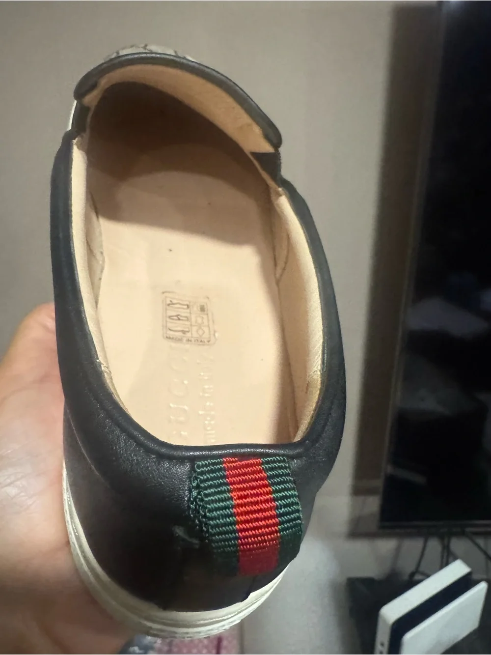 Authentic Gucci Beige GG Supreme Slip-On Loafers with Tiger Motif. Box&shoe bags